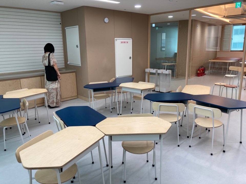 그림입니다.
원본 그림의 이름: KakaoTalk_20200831_162859017.jpg
원본 그림의 크기: 가로 960pixel, 세로 720pixel